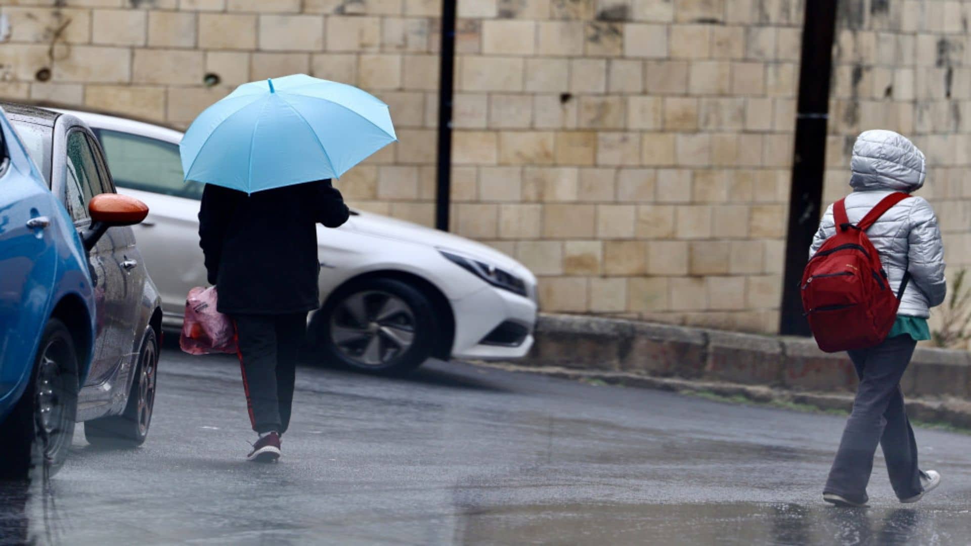 تأخير دوام طلبة مدارس قصبة الطفيلة إلى الساعة التاسعة والنصف الثلاثاء بسبب الأحوال الجوية