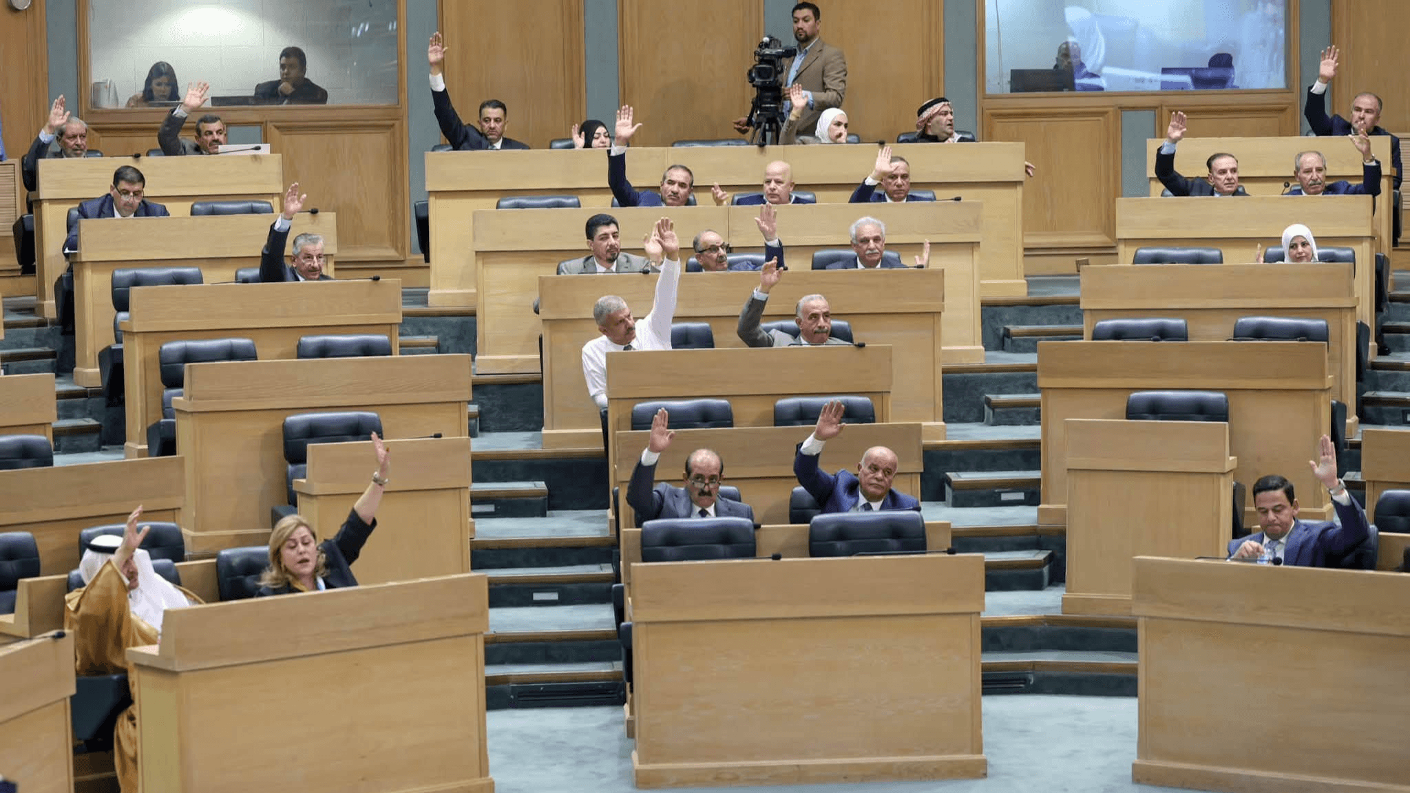 الدار - صدرت الإرادة الملكية السامية بفض الدورة الاستثنائية لمجلس الأ