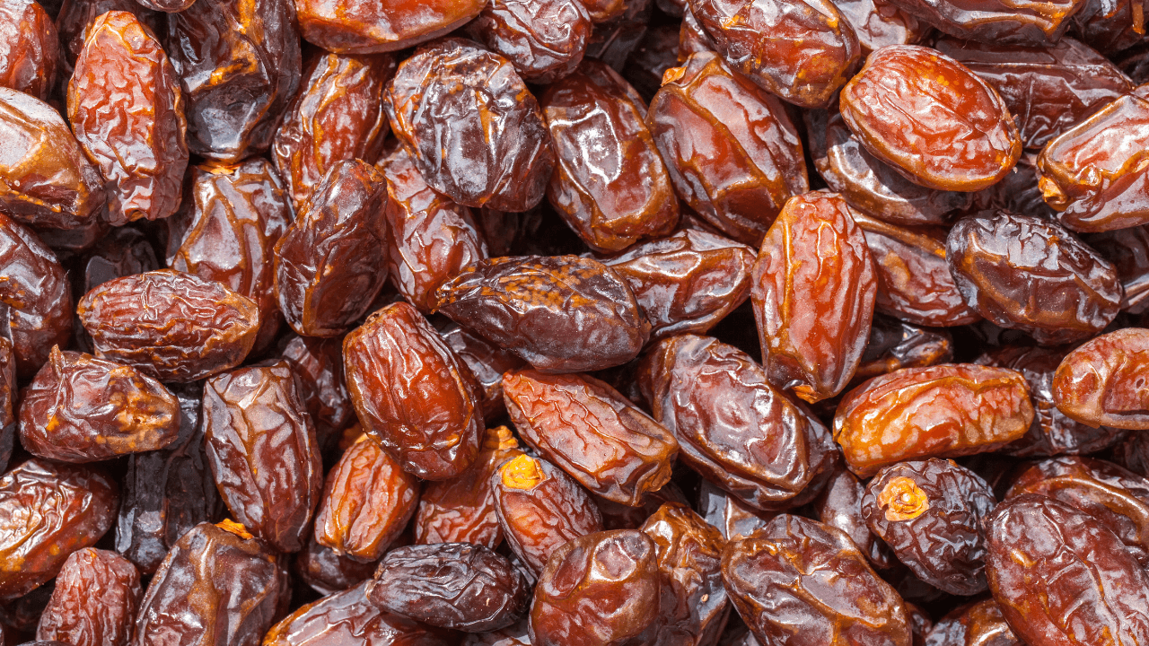 من "شاي التمر" إلى "التلقيح الآلي".. الابتكار والتكنولوجيا يرسمان مستقبل التمور الأردنية