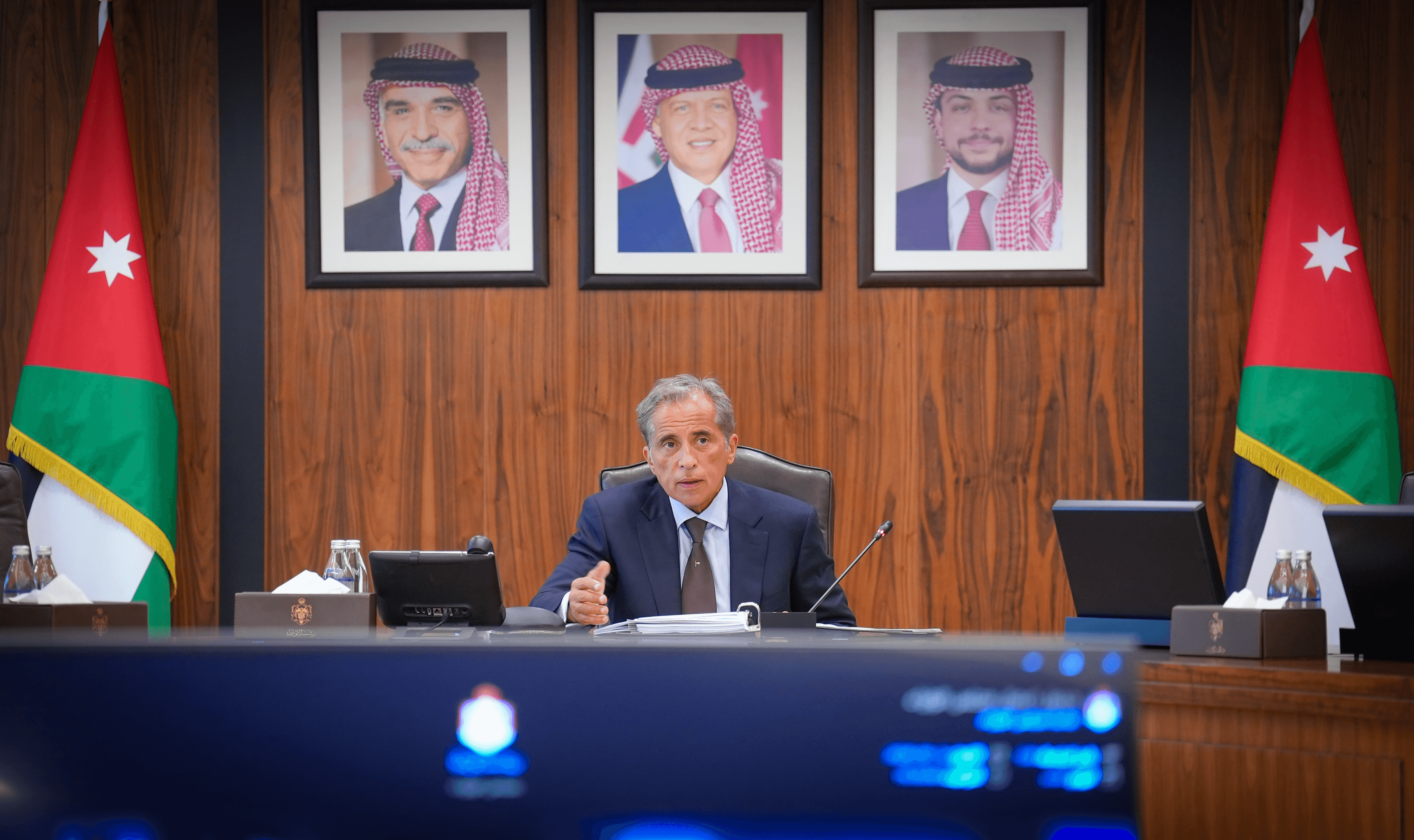 هل يطيح "حسان" بوزراءٍ آخرين بعد البكار؟
