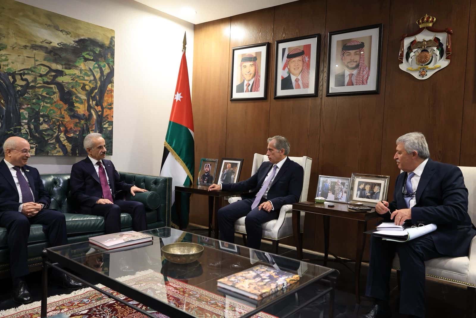 الدار - استقبل رئيس الوزراء الدكتور جعفر حسان، اليوم الثُّلاثاء، وزير