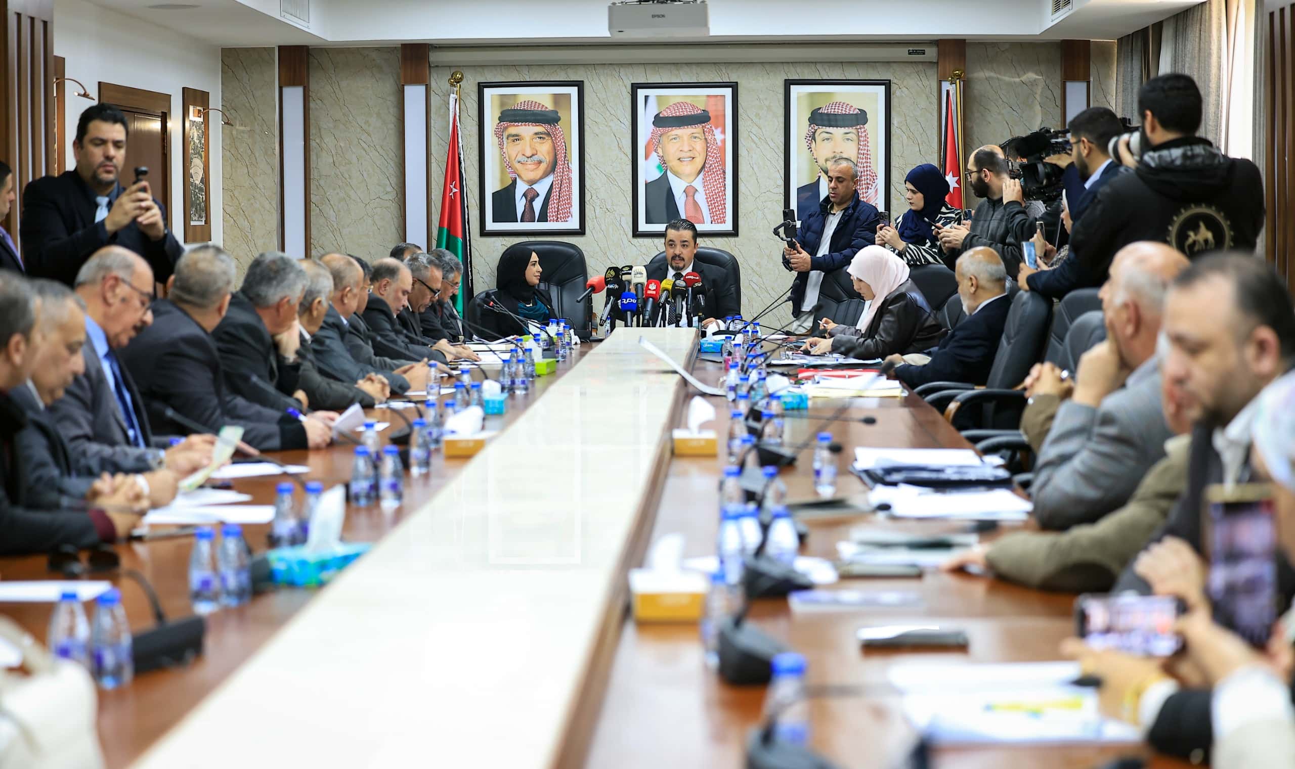 الدار - بحثت لجنة العمل والتنمية الاجتماعية والسكان النيابية، برئاسة ا