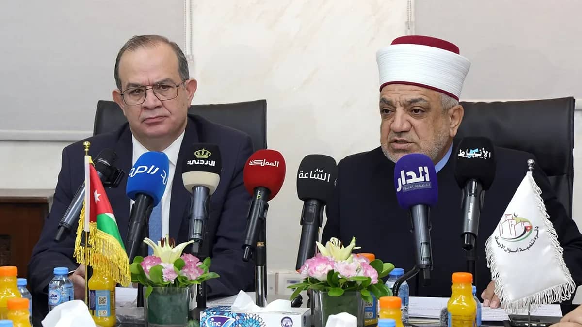 وزير الأوقاف يدعو الشركات إلى التوسع في الصكوك الإسلامية