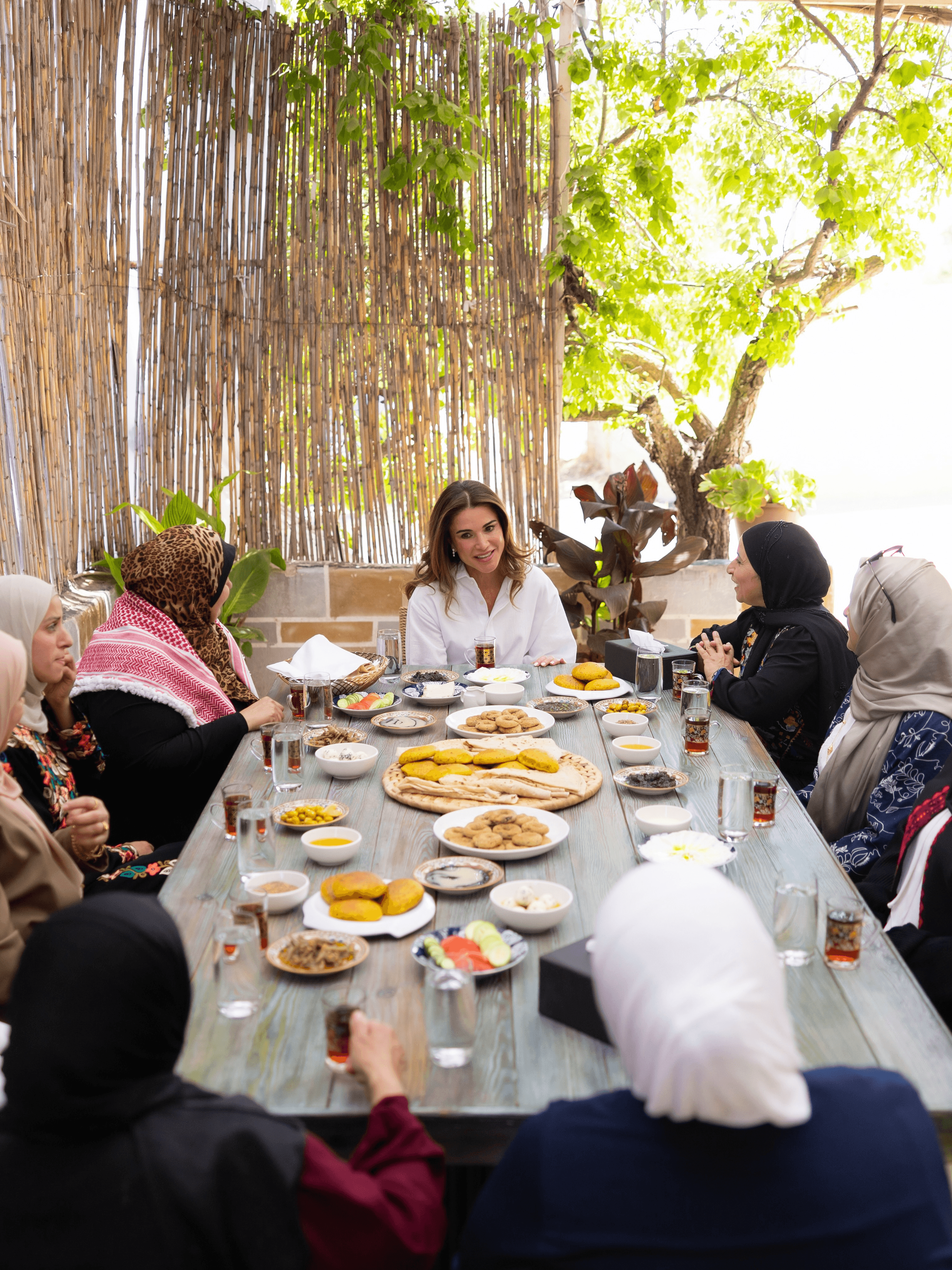 لقاء صباحي يجمع الملكة رانيا بنشميات جمعية أصايل بدر الخيرية