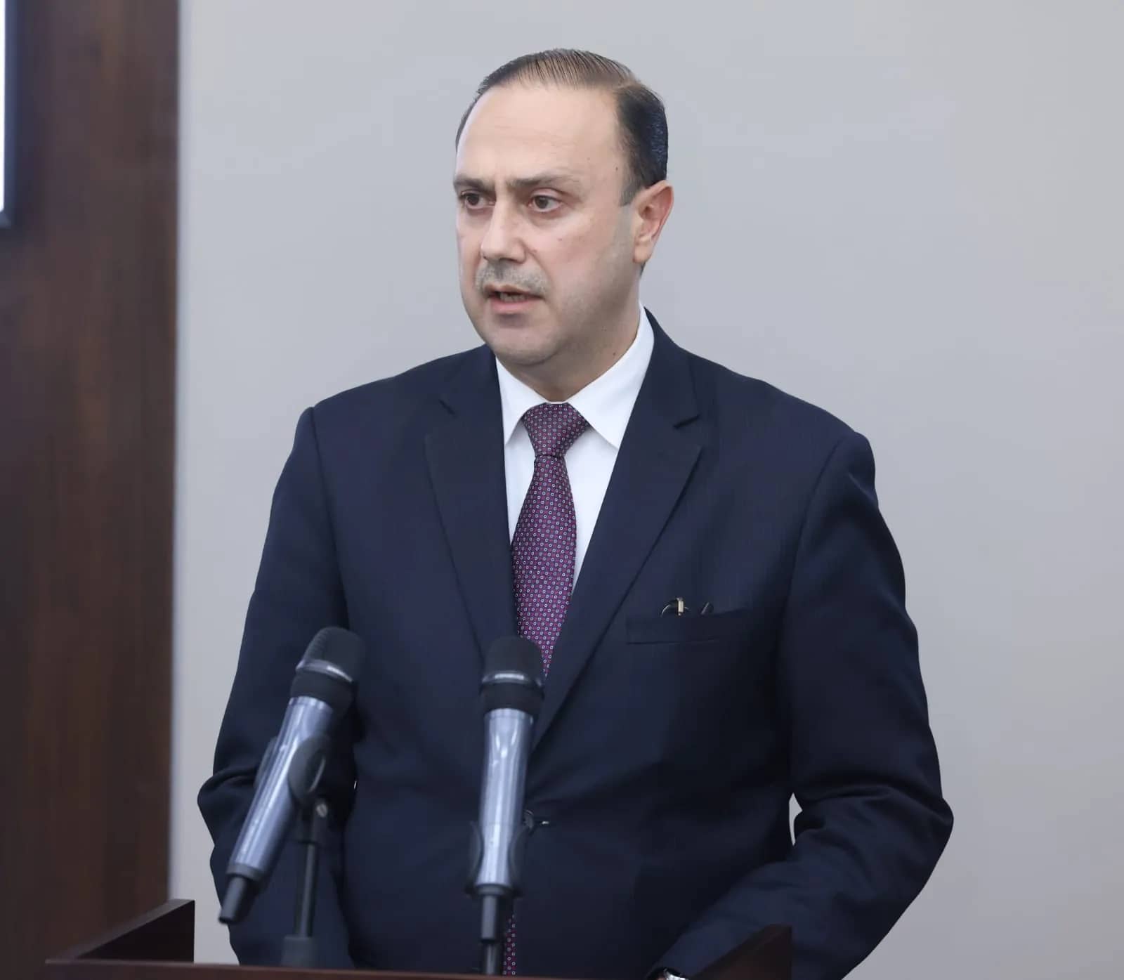 وزير الاتصال الحكومي يدعو لاستقاء المعلومات الرسمية بحادثة الكرك