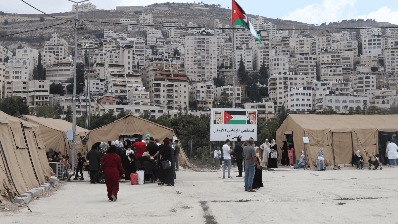 الدار - باشرت طواقم المستشفى الميداني الأردني نابلس/11، اليوم الأحد،