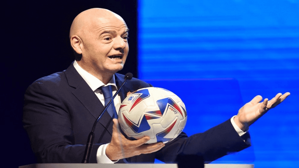 الدار - اتهم رئيس رابطة الدوري الإسباني لكرة القدم خافيير تيباس، الات