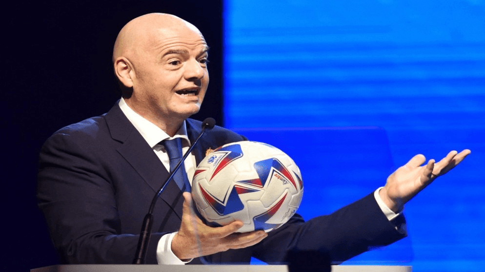 رئيس رابطة الدوري الإسباني يتهم فيفا بـ"تدمير صناعة كرة القدم"