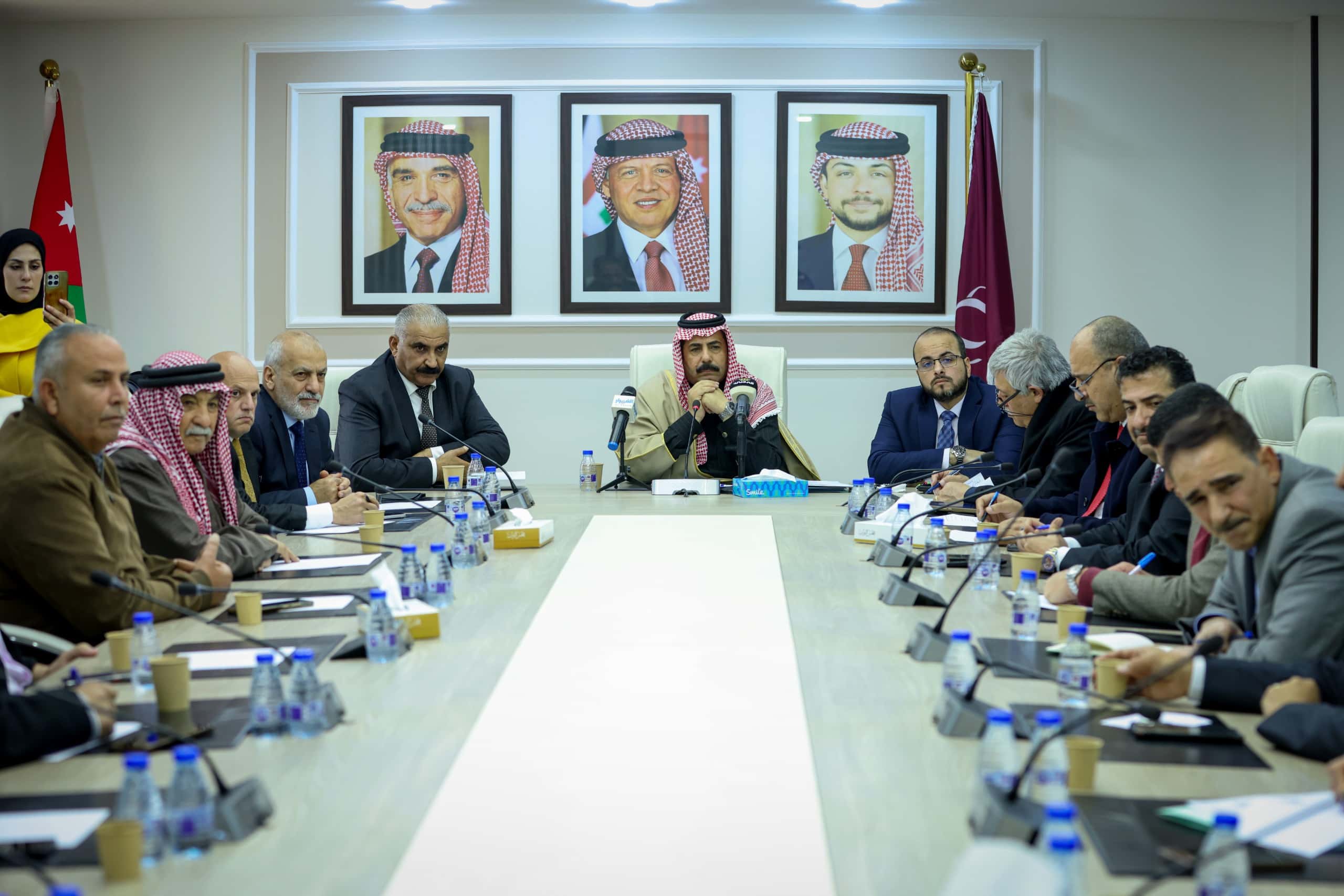 الدار - أكد رئيس لجنة الخدمات العامة والنقل النيابية، الدكتور أيمن ال