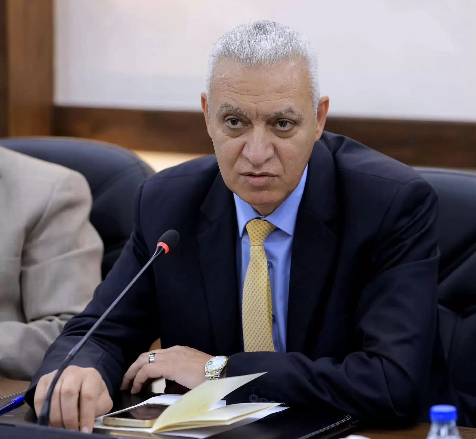 النائب العموش: لم يبق أمام السفير الأمريكي إلا أن "يعطي عرايس ويكون كفيل وفا"