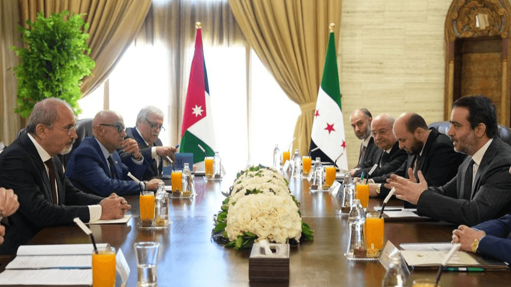 الأردن وسوريا تبحثان تعزيز التكامل الاقتصادي والنقل والمياه في دمشق